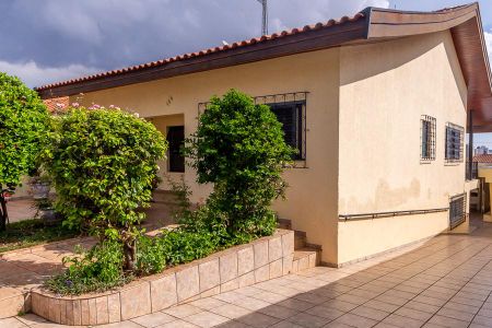 Casa para alugar com 360m², 3 quartos e 8 vagaslateral da casa e jardim