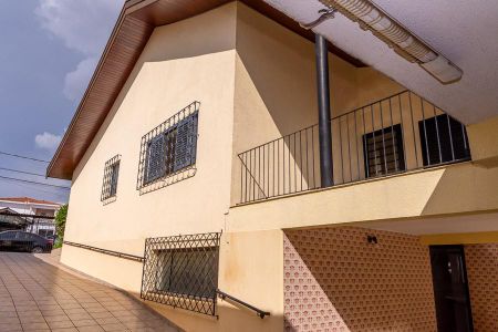 Casa para alugar com 360m², 3 quartos e 8 vagasFachada lateral