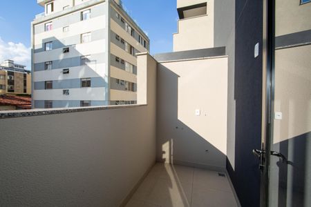Apartamento à venda com 106m², 2 quartos e 2 vagasVARANDA