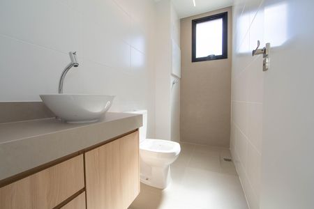 Banheiro social de apartamento à venda com 2 quartos, 64m² em Grajaú, Belo Horizonte