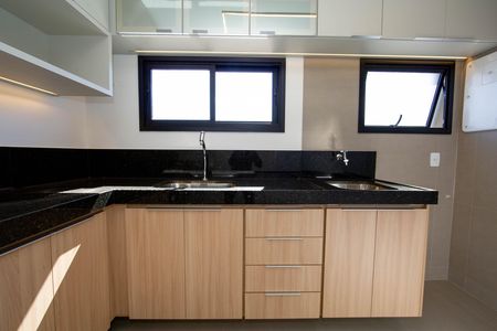 Cozinha de apartamento à venda com 2 quartos, 64m² em Grajaú, Belo Horizonte