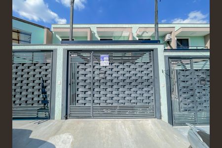 Casa à venda com 64m², 2 quartos e 1 vaga Casa à venda com 64m², 2 quartos e 1 vagaFachada