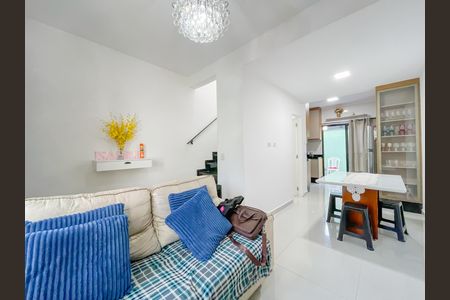 Casa à venda com 64m², 2 quartos e 1 vaga Casa à venda com 64m², 2 quartos e 1 vagaSala