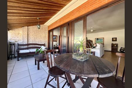 Apartamento à venda com 184m², 3 quartos e 1 vagaÁrea externa