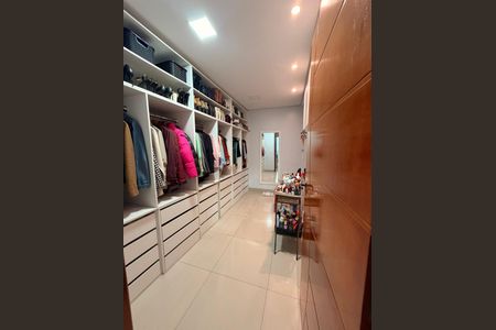 Casa à venda com 300m², 4 quartos e 3 vagasQuarto