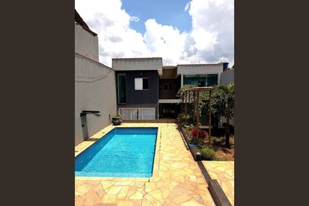 Casa à venda com 300m², 4 quartos e 3 vagasLazer