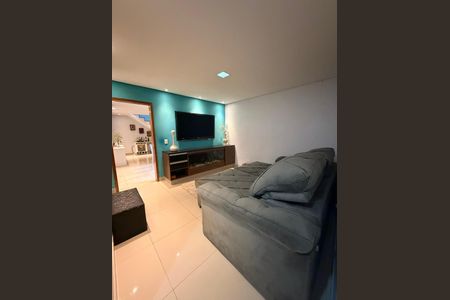 Sala de casa para alugar com 4 quartos, 300m² em Rio Bonito, São Paulo