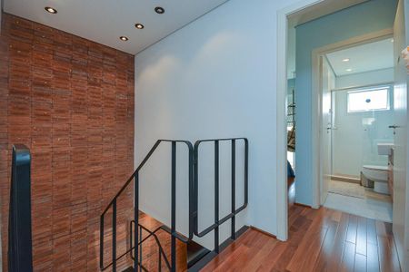 Casa à venda com 205m², 4 quartos e 3 vagasEscada