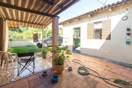 Casa à venda com 300m², 1 quarto e 2 vagas Casa à venda com 300m², 1 quarto e 2 vagasQuintal