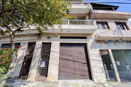 Fachada com Plaquinha de casa à venda com 5 quartos, 290m² em Vila Bertioga, São Paulo