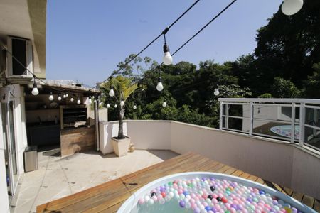 Apartamento para alugar com 150m², 3 quartos e 3 vagasPiscina