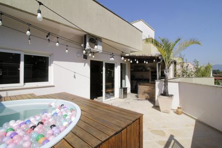 Apartamento para alugar com 150m², 3 quartos e 3 vagasPiscina