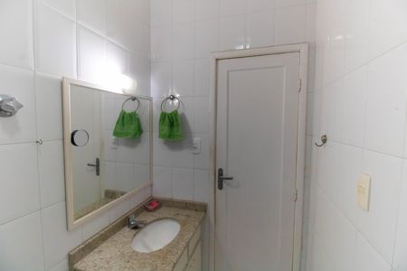 Banheiro de casa de condomínio à venda com 1 quarto, 47m² em Ingá, Niterói