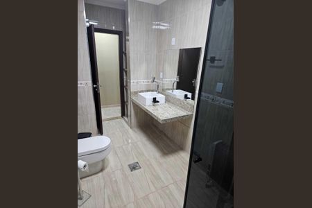 Casa para alugar com 280m², 3 quartos e 6 vagasBanheiro