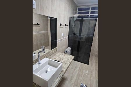 Casa para alugar com 280m², 3 quartos e 6 vagasBanheiro