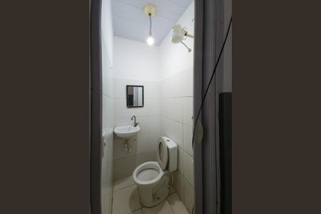 Banheiro de kitnet/studio para alugar com 1 quarto, 20m² em Barro Vermelho, São Gonçalo