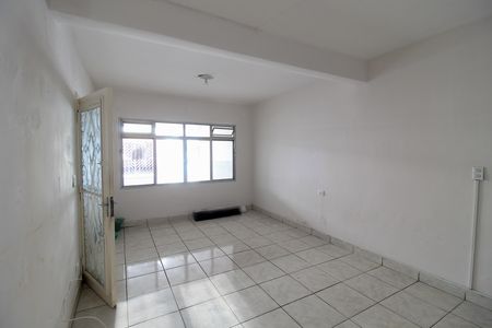 Casa à venda com 140m², 4 quartos e 2 vagas Casa à venda com 140m², 4 quartos e 2 vagasSala