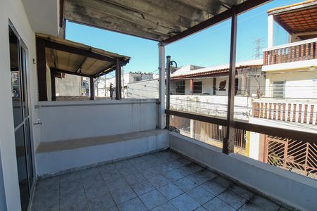 Casa à venda com 140m², 4 quartos e 2 vagas Casa à venda com 140m², 4 quartos e 2 vagasVaranda
