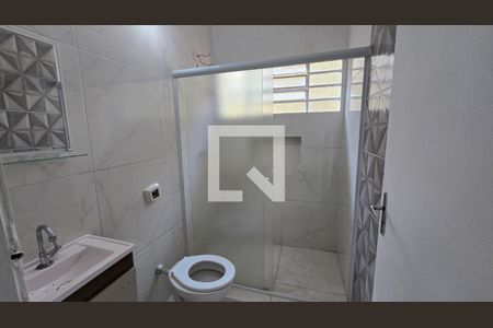 Banheiro de casa de condomínio para alugar com 1 quarto, 59m² em Vila Nova York, São Paulo