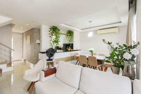 Casa de condomínio à venda com 252m², 4 quartos e sem vagaSala