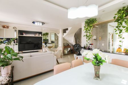 Casa de condomínio à venda com 252m², 4 quartos e sem vagaSala