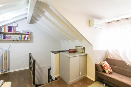 Casa de condomínio à venda com 252m², 4 quartos e sem vagaSótão