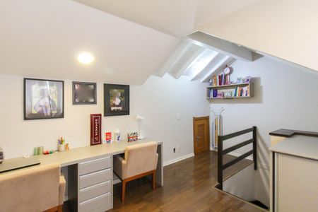 Casa de condomínio à venda com 252m², 4 quartos e sem vagaSótão