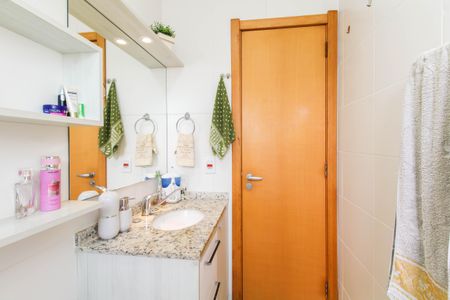 Casa de condomínio à venda com 252m², 4 quartos e sem vagaBanheiro da Suíte