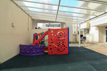 Apartamento à venda com 228m², 2 quartos e 4 vagas Apartamento à venda com 228m², 2 quartos e 4 vagasPlayground
