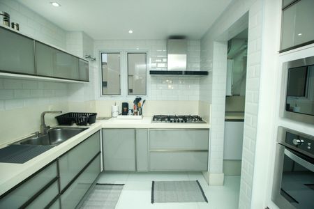 Apartamento à venda com 228m², 2 quartos e 4 vagas Apartamento à venda com 228m², 2 quartos e 4 vagasCozinha