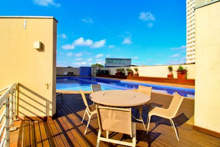 Apartamento à venda com 228m², 2 quartos e 4 vagas Apartamento à venda com 228m², 2 quartos e 4 vagasPiscina
