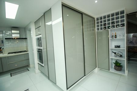 Apartamento à venda com 228m², 2 quartos e 4 vagas Apartamento à venda com 228m², 2 quartos e 4 vagasCozinha