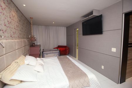 Apartamento à venda com 228m², 2 quartos e 4 vagas Apartamento à venda com 228m², 2 quartos e 4 vagasSuíte Master