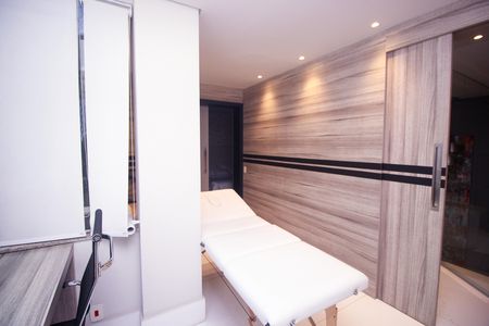 Apartamento à venda com 228m², 2 quartos e 4 vagas Apartamento à venda com 228m², 2 quartos e 4 vagasEscritório