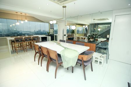 Apartamento à venda com 228m², 2 quartos e 4 vagas Apartamento à venda com 228m², 2 quartos e 4 vagasSala de Jantar