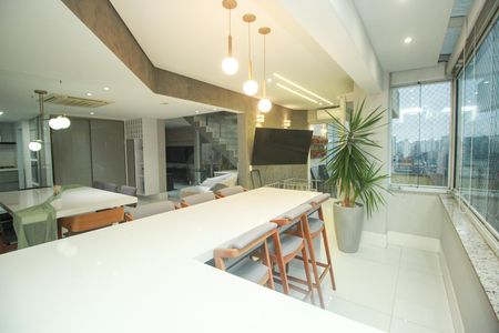 Apartamento à venda com 228m², 2 quartos e 4 vagas Apartamento à venda com 228m², 2 quartos e 4 vagasVaranda gourmet