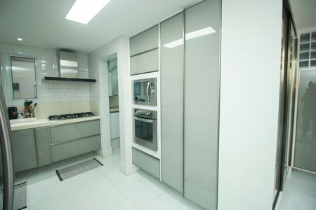 Apartamento à venda com 228m², 2 quartos e 4 vagas Apartamento à venda com 228m², 2 quartos e 4 vagasCozinha