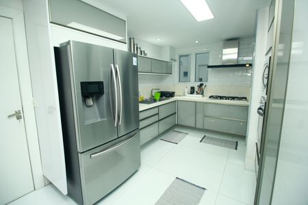 Apartamento à venda com 228m², 2 quartos e 4 vagas Apartamento à venda com 228m², 2 quartos e 4 vagasCozinha