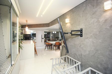 Apartamento à venda com 228m², 2 quartos e 4 vagas Apartamento à venda com 228m², 2 quartos e 4 vagasVaranda