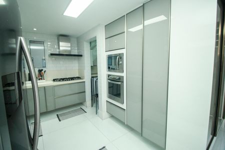 Apartamento à venda com 228m², 2 quartos e 4 vagas Apartamento à venda com 228m², 2 quartos e 4 vagasCozinha