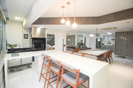Apartamento à venda com 228m², 2 quartos e 4 vagas Apartamento à venda com 228m², 2 quartos e 4 vagasVaranda gourmet