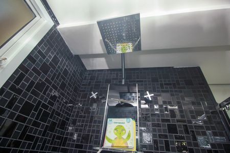 Apartamento à venda com 228m², 2 quartos e 4 vagas Apartamento à venda com 228m², 2 quartos e 4 vagasBanheiro da Suíte