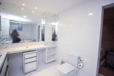 Apartamento à venda com 228m², 2 quartos e 4 vagas Apartamento à venda com 228m², 2 quartos e 4 vagasBanheiro da Suíte Master