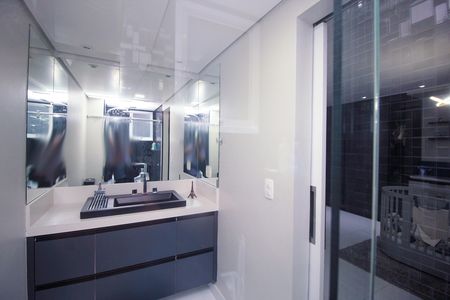 Apartamento à venda com 228m², 2 quartos e 4 vagas Apartamento à venda com 228m², 2 quartos e 4 vagasBanheiro da Suíte