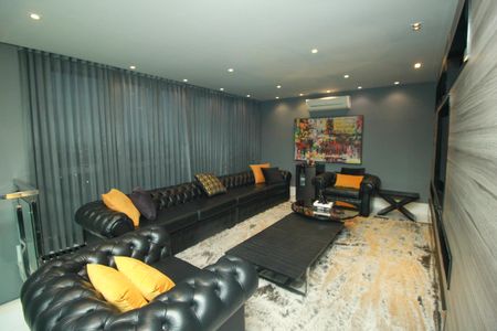 Apartamento à venda com 228m², 2 quartos e 4 vagas Apartamento à venda com 228m², 2 quartos e 4 vagasSala