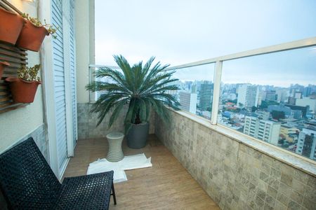 Apartamento à venda com 228m², 2 quartos e 4 vagas Apartamento à venda com 228m², 2 quartos e 4 vagasVaranda