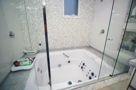 Apartamento à venda com 228m², 2 quartos e 4 vagas Apartamento à venda com 228m², 2 quartos e 4 vagasBanheiro da Suíte Master