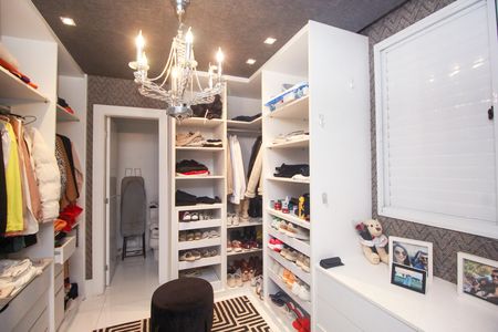 Apartamento à venda com 228m², 2 quartos e 4 vagas Apartamento à venda com 228m², 2 quartos e 4 vagasCloset da Suíte Master