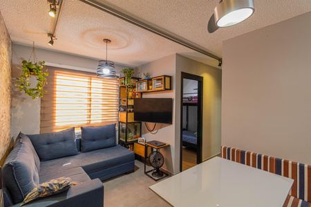 Sala/Cozinha/Área de Serviço  de apartamento à venda com 2 quartos, 44m² em Vila Carmosina, São Paulo