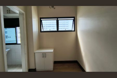 Apartamento à venda com 93m², 3 quartos e 2 vagas Apartamento à venda com 93m², 3 quartos e 2 vagasQuarto de Serviço